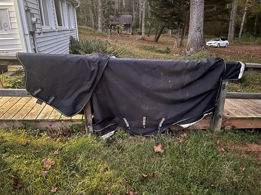 LeMieux Arika Storm-Tek Turnout Medium 200g Blanket 84” with XL Neck